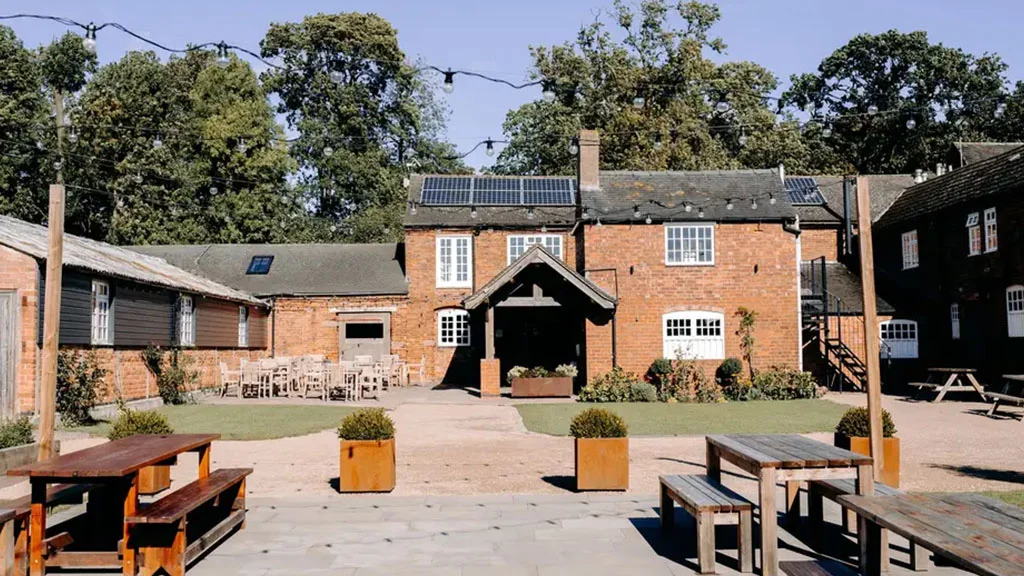 Donnington Park Farmhouse - Dappa